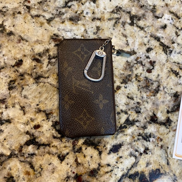 Louis Vuitton Brown Monogram Key Cles - Picture 5 of 7